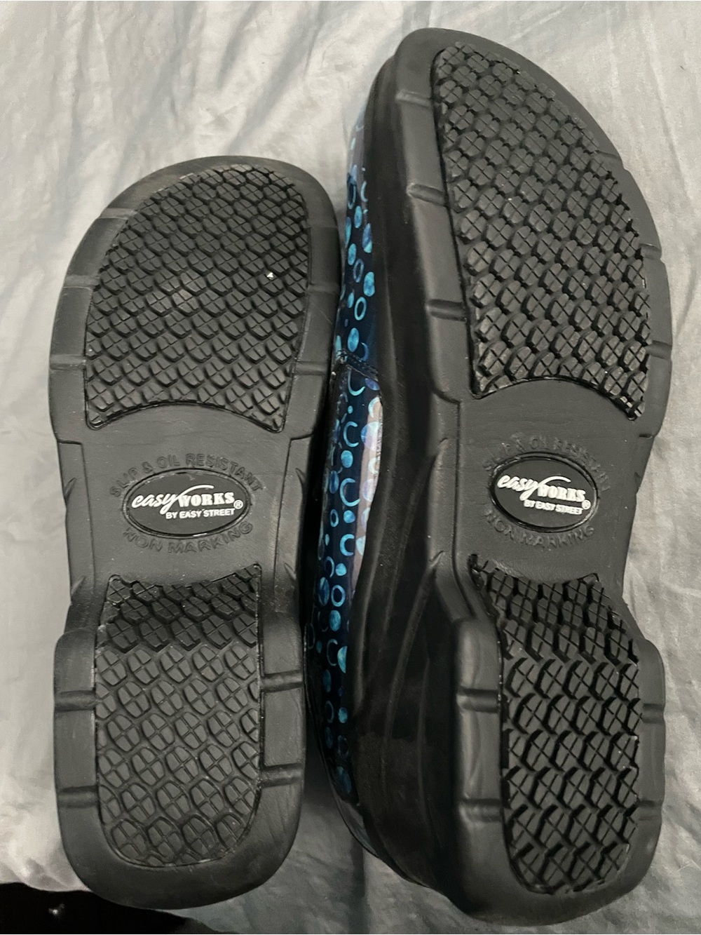 Easy Works by Easy Street Women’s Navy Slip-On work clogs with Teal Bubble Print - Picture 4 of 5